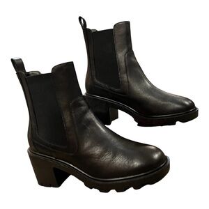 Lisa Vicky JOLT-V Black Tumbled Leather Lug Sole Chelsea Boots Size 8M NIB